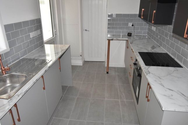 Kitchen Photo 1