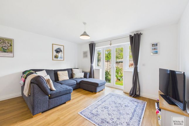 8 Hamilton Gardens, Chichester photo 3