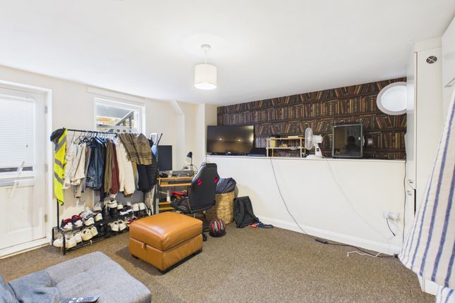 Flat 2, 1A, Hewlett Road, Cheltenham photo 3