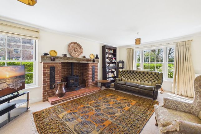 77, Warren Avenue, Saxmundham photo 3