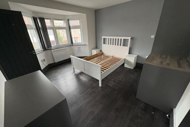 Studio house on Room 6, 32, Little Road, Hayes, £800/mo