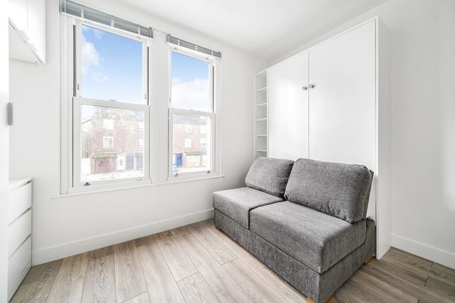 Flat 2, 77, Gilmore Road, London photo 2