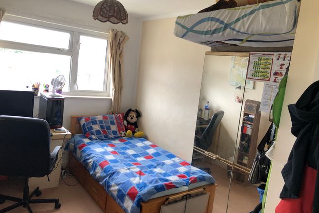 24, Sunningdale Gardens, London photo 5