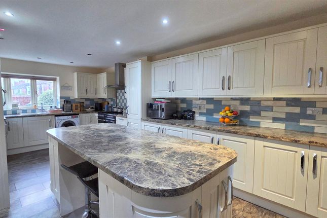 19, Cliff Hill, Gorleston photo 3