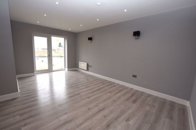 Flat to rent in High Street, Alton