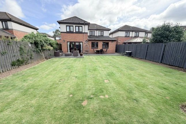 26 Glentress Gardens, Glenrothes photo 2
