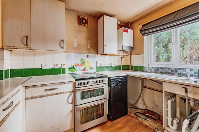 10, Six Penny Close, EDENBRIDGE photo 4