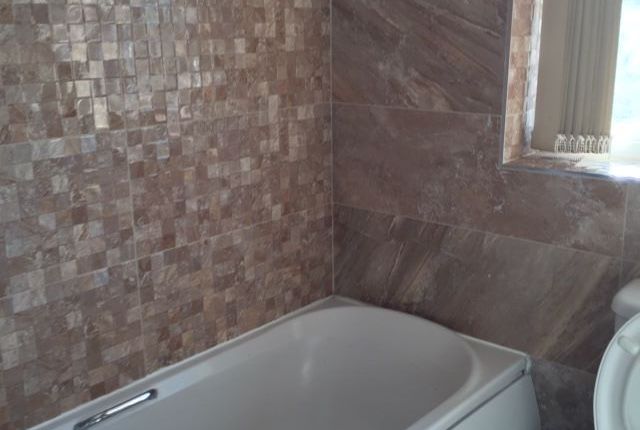 58 Howgill Crescent, Oldham photo 4