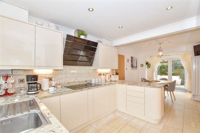 Phoenix Drive Wateringbury, Maidstone photo 4