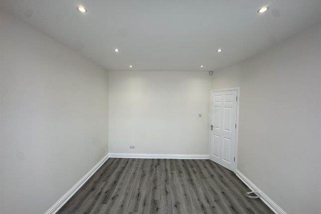 112, Hampden Way, London photo 3