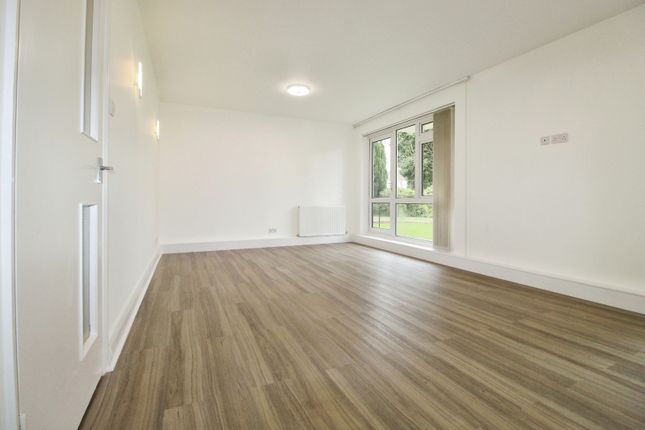 Flat to rent in Peters Lodge, Stonegrove, Edgware