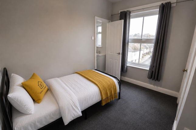 Room 3, 2, Brook Street, Kidderminster photo 2