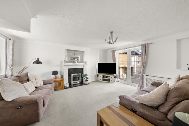15, Anderson Close, Uxbridge photo 3