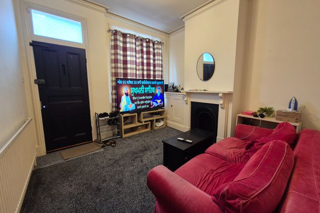 Room 2 (FIRST FLOOR), 17, Cecilia Road, Leicester photo 3