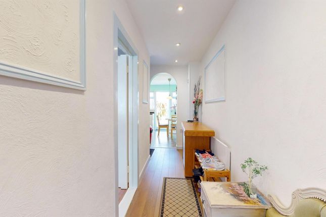 Corridorfor Sale At E16 By Barrain London Estate A