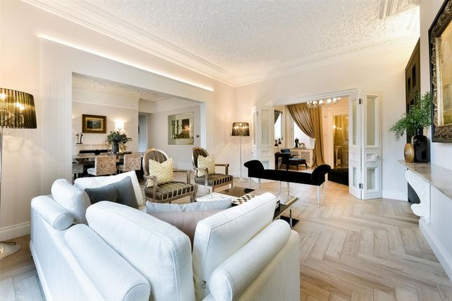 Knightsbridge Luxury  Flat 30, Wellington Court (19).Jpg