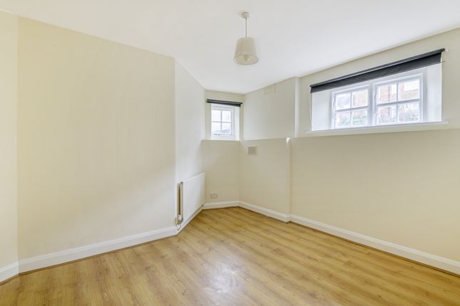 Flat 61B, Heathcroft,, Hampstead Way, London photo 4