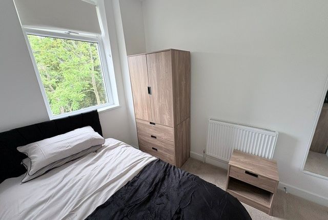 Room 5, 157, Coal Clough Lane, Burnley photo 5