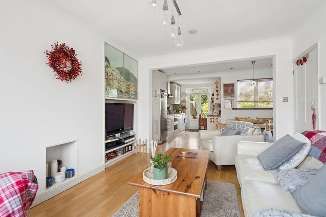 83 Melbourne Road, Bushey photo 3