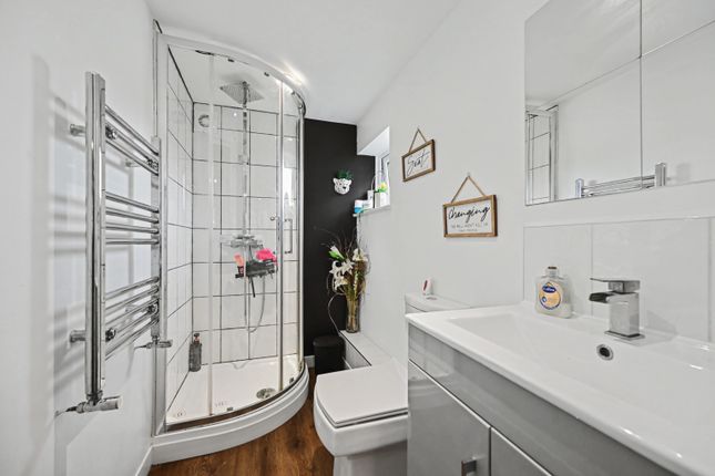 24, Barrington Road, Rugby photo 4