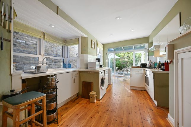 31, Surrey Lane, Battersea, London, SW11 photo 3