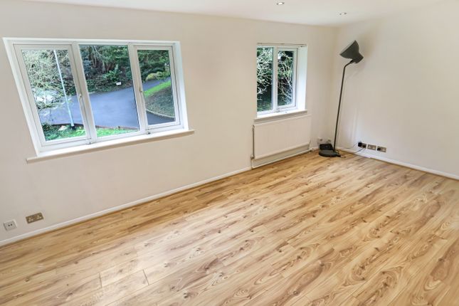 Flat for sale in Court Bushes Road, Whyteleafe