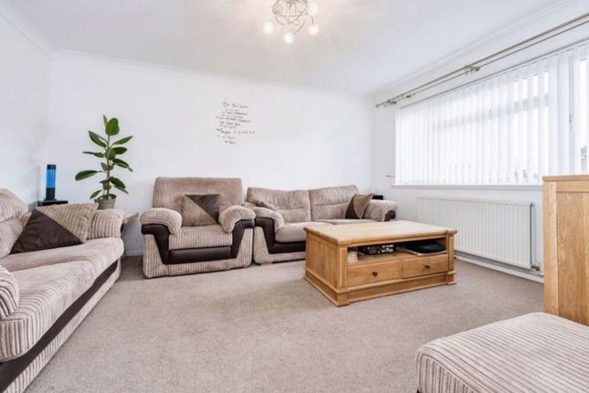 59, Redgrave Gardens, Luton photo 3