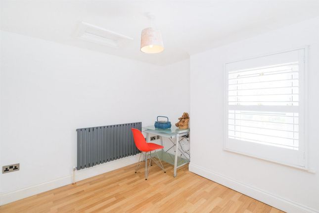 End terrace house for sale in New Wanstead, London