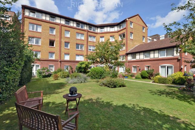 Flat for sale in Fairview Court, Kingston Upon Thames