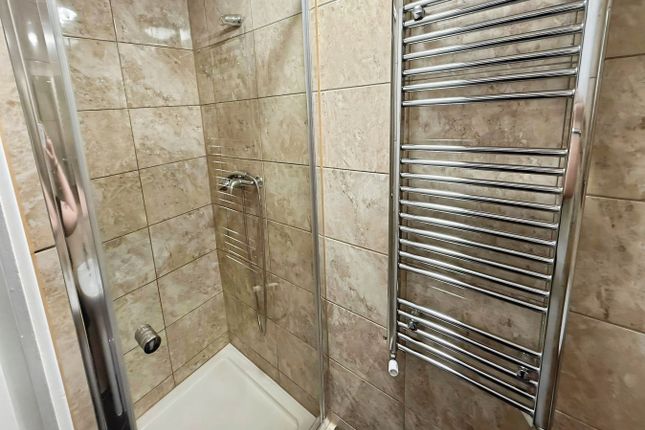 53, PETERBOROUGH photo 4