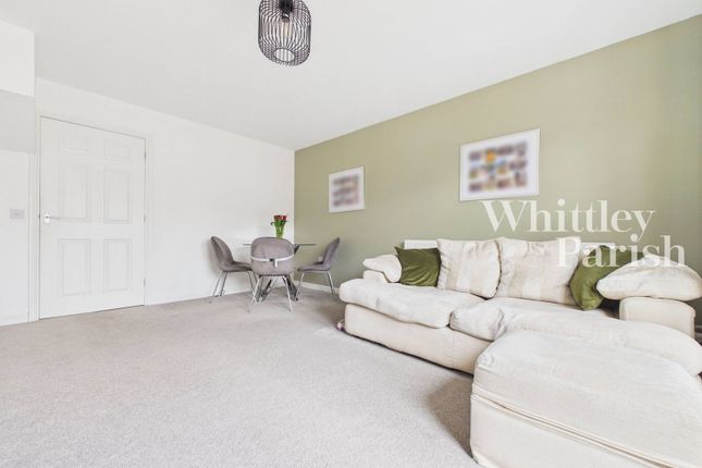 108, Lime Tree Avenue, Long Stratton photo 3