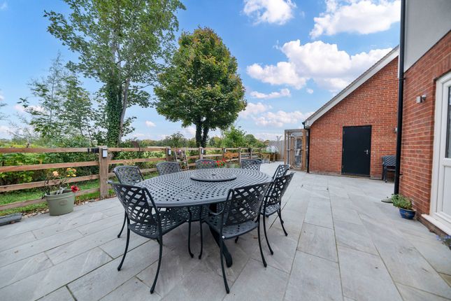1 Westacre, Royston photo 4
