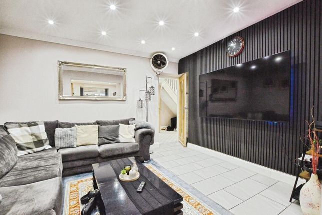 127, Thornton Avenue, West Drayton photo 3