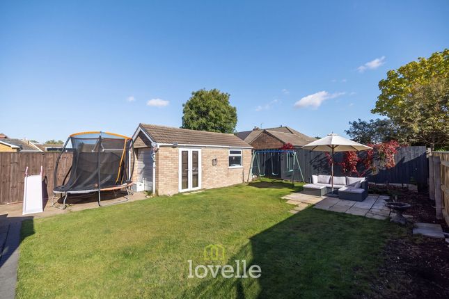 24 Woodfield Close, Grimsby photo 4