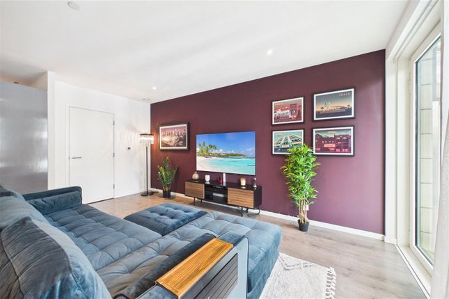 Flat 48,, Meridian House, London photo 2