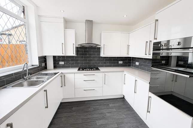 10 Longsight Terrace, Pontefract photo 4