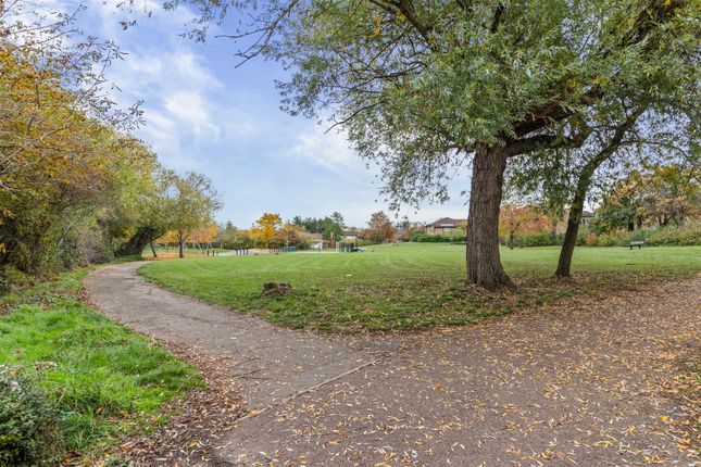 28, Shorham Rise, Milton Keynes photo 3