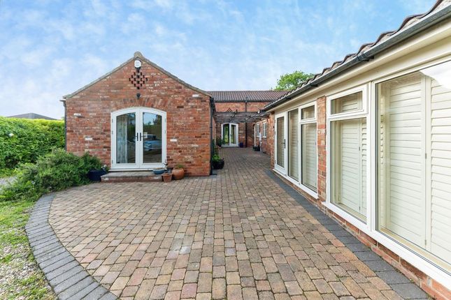 Lane End Barn, 33 Cravens Lane, Habrough photo 4