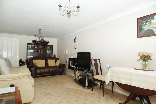43, Roby Court, Liverpool photo 4