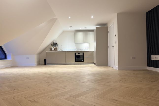 Studio flat on 8, 24 Somerset Rd, London, £359,995