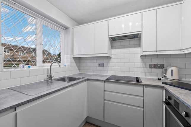 153, Seymour Way, Sunbury on Thames photo 2