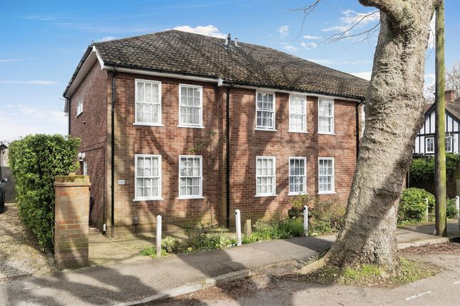 Thumbnail Flat for sale in Chiltern Road, Hitchin