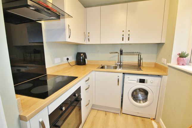 51, Honeywood Close, Portsmouth photo 4