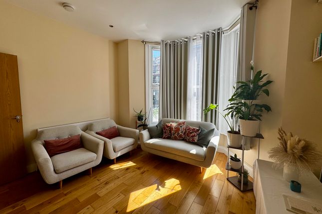 Two bedroom apartment, Weltje Road, London, Weltje Road, London, London photo 2