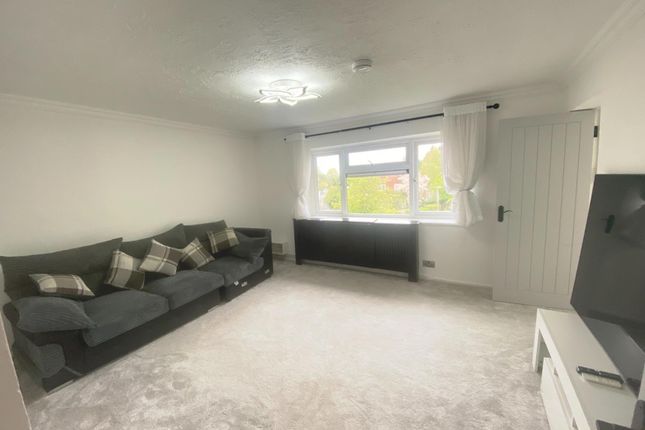 37, Frobisher Road, St. Albans photo 2