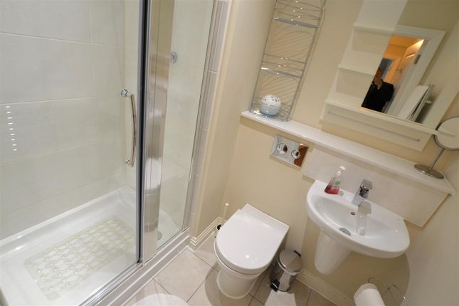 10, Albany House, West Drayton photo 3