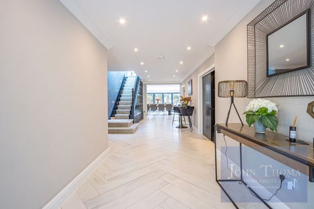 66, Bracken Drive, Chigwell photo 2