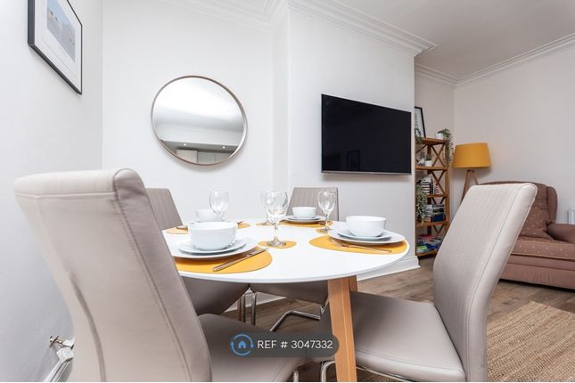 Flat, Oakwood Mount, Leeds photo 5