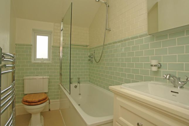 Flat to rent in Oakhurst Grove, East Dulwich, London