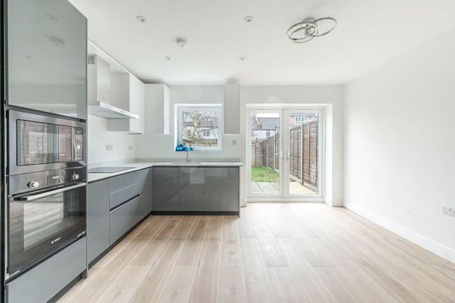2-bed house on Finchley Central, Finchley, £695,000